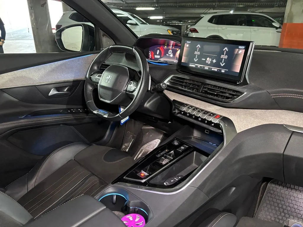 Peugeot 5008 Puretech 180 Eat8 1.6 Aut año 2023