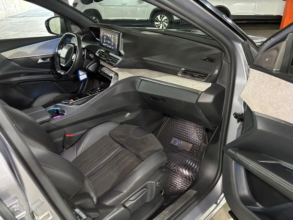 Peugeot 5008 Puretech 180 Eat8 1.6 Aut año 2023