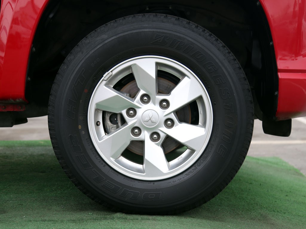 Mitsubishi L200 L200 Katana 4x2 Diesel año 2023