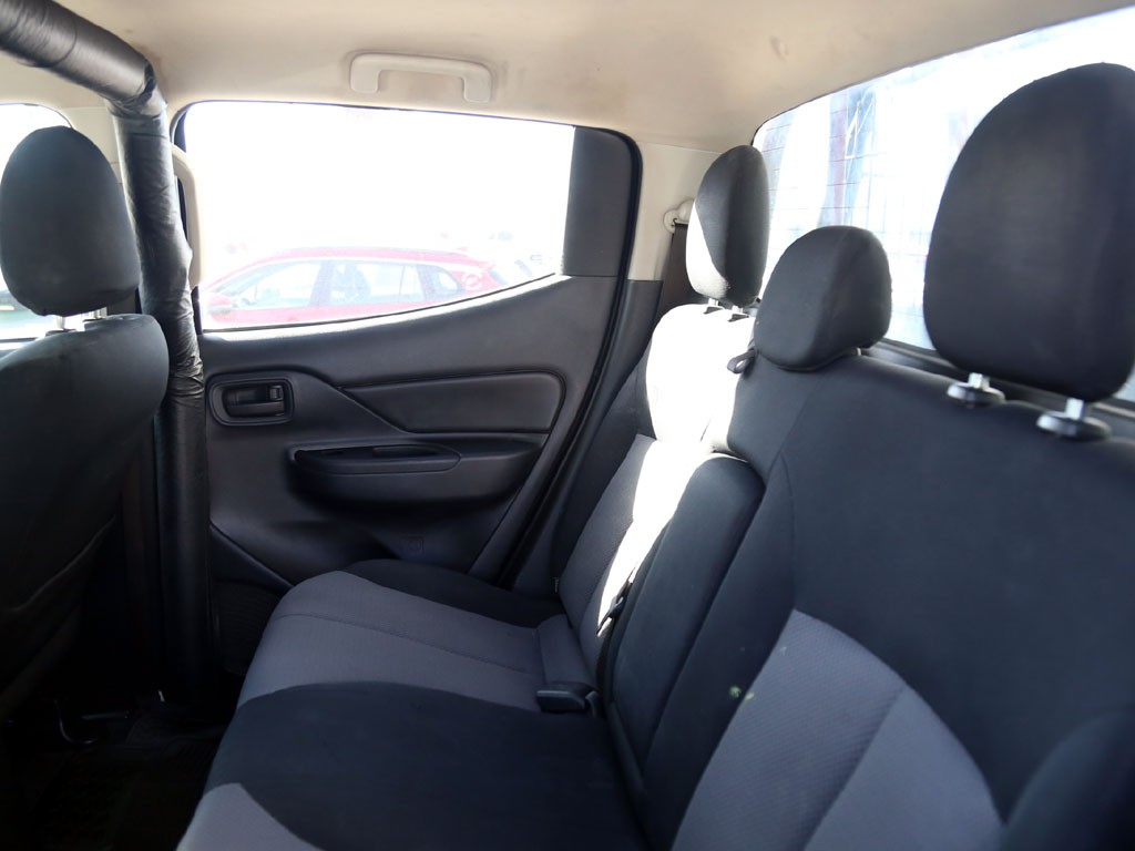 Mitsubishi L200 Katana 2.4 4x4 Mt año 2023