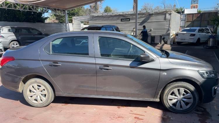 Citroen C-Elysee 1.2 Feel Puretech 4x2 82 Bvm Mt 4p año 2022