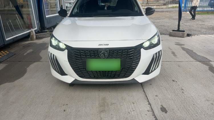 Peugeot 208 1.2 Puretech Allure Pack 100 4x2 Mt 5p año 2024