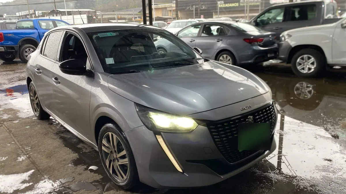 Peugeot 208 1.2 Puretech Allure Pack 130 4x2 Eat8 5p año 2023