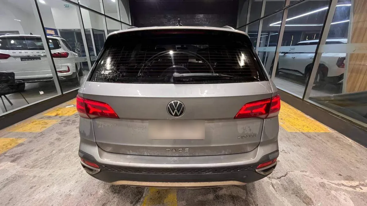 Volkswagen Taos 1.4 Tsi Comfortline Sky 4x2 At 5p año 2023