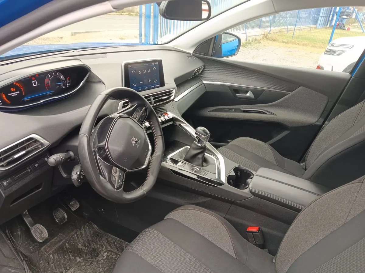 Peugeot 3008 1.2 Active Puretech 4x2 130 Mt6 5p año 2021