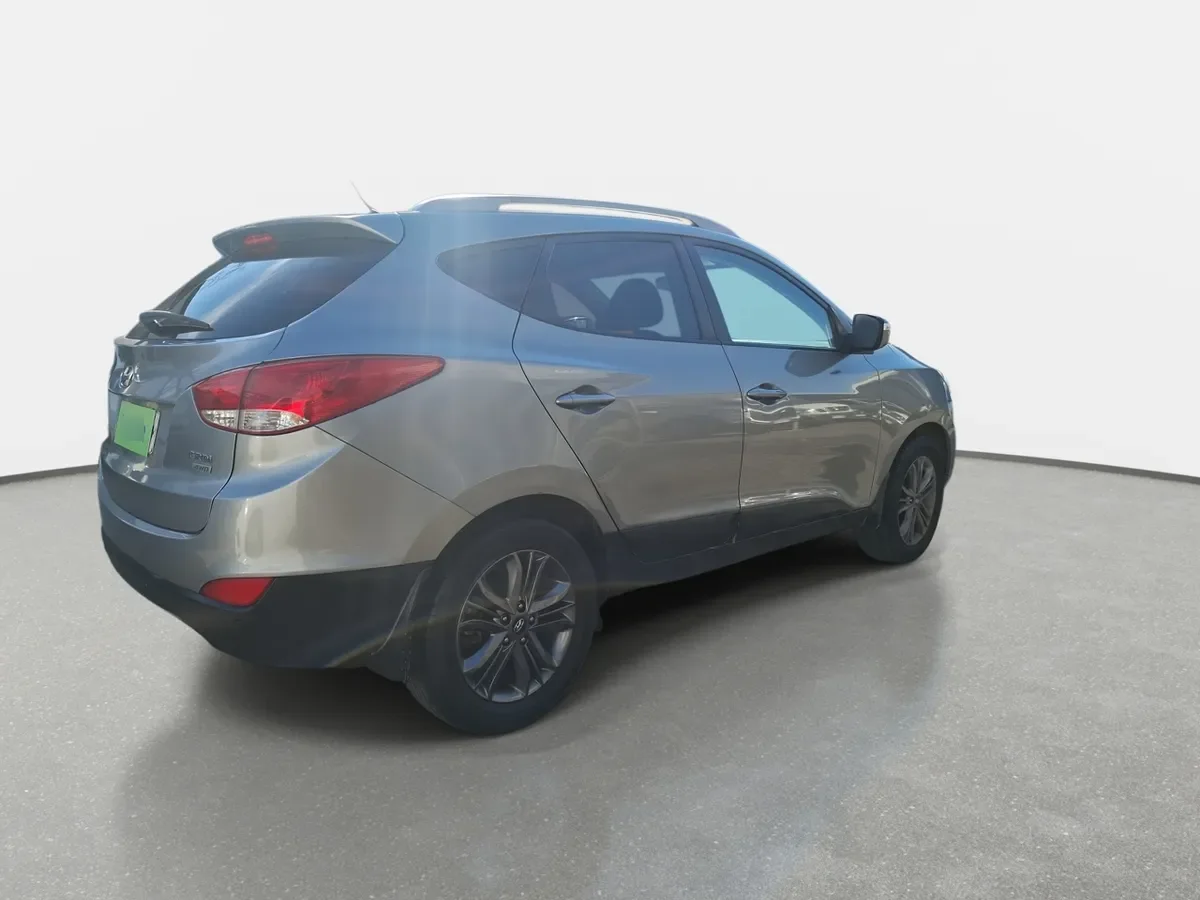 Hyundai Tucson 2.0 Gl Crdi Diesel 4wd Lm Pe At 5p año 2016