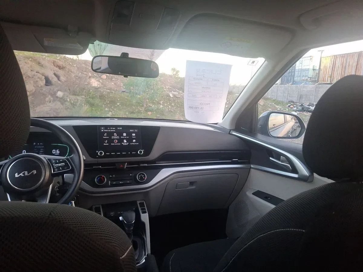 Kia Carens 1.4l Ex Turbo-Gdi Full 4x2 7dct At 5p año 2022