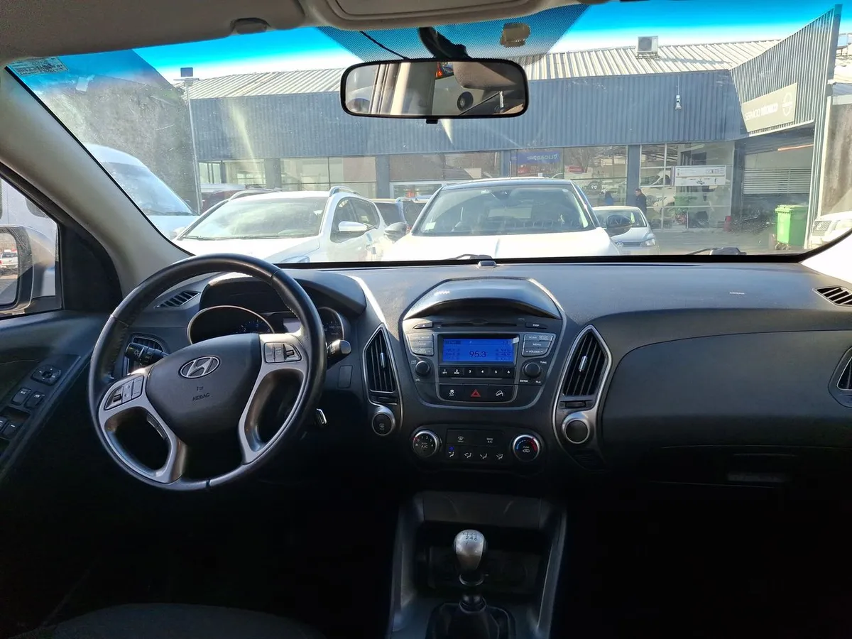 Hyundai Tucson 2.0 Gl Crdi Diesel 4wd Lm Pe At 5p año 2016