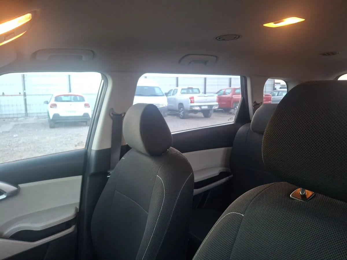 Kia Carens 1.4l Ex Turbo-Gdi Full 4x2 7dct At 5p año 2022