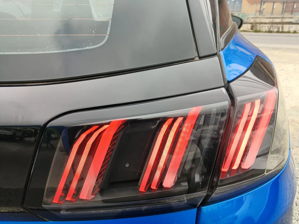 Peugeot 3008 1.2 Active Puretech 4x2 130 Mt6 5p año 2021