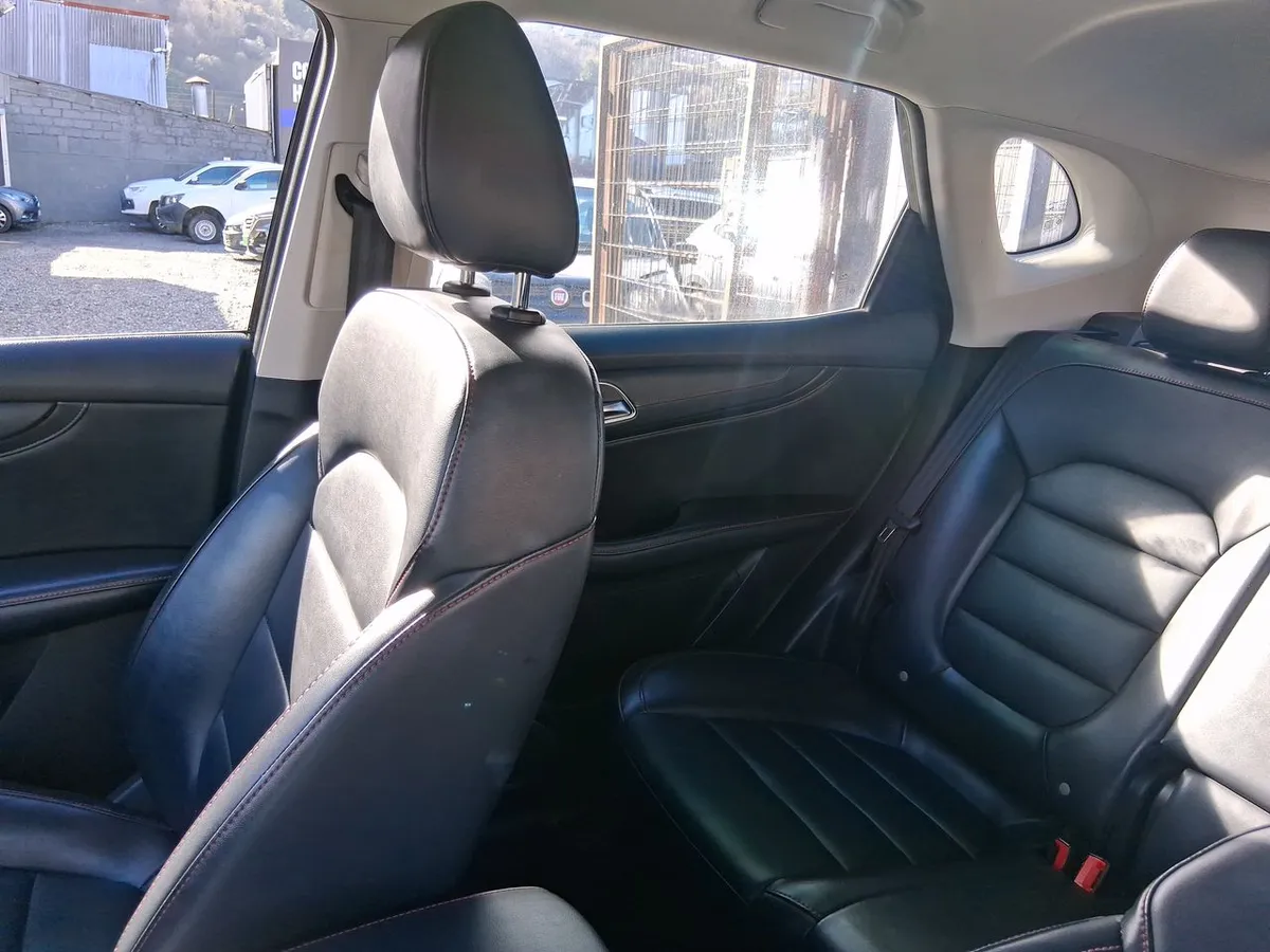 MG Hs 1.5t Comfort 2wd Mt 5p año 2023