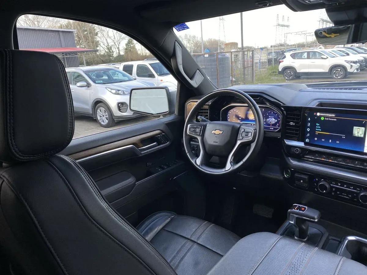 Chevrolet Silverado 3.0 High Country 4x4 At 4p año 2025
