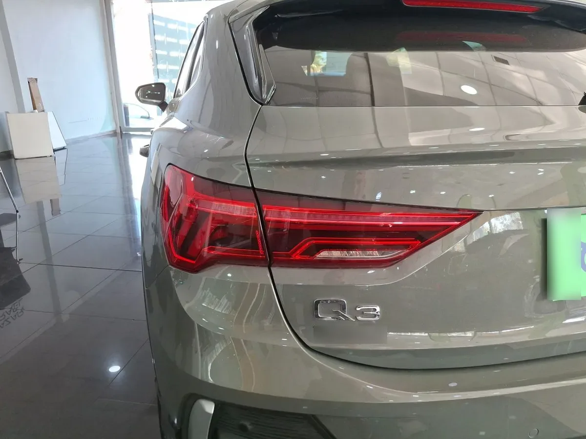 Audi Q3 1.4 35 Tfsi Sportback Sport 4x2 S-Tronic At 5p año 2025