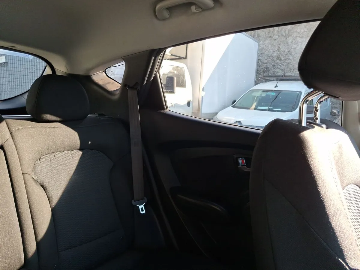 Hyundai Tucson 2.0 Gl Crdi Diesel 4wd Lm Pe At 5p año 2016