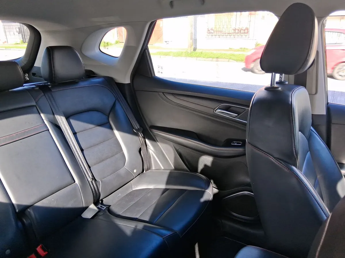 MG Hs 1.5t Comfort 2wd Mt 5p año 2023