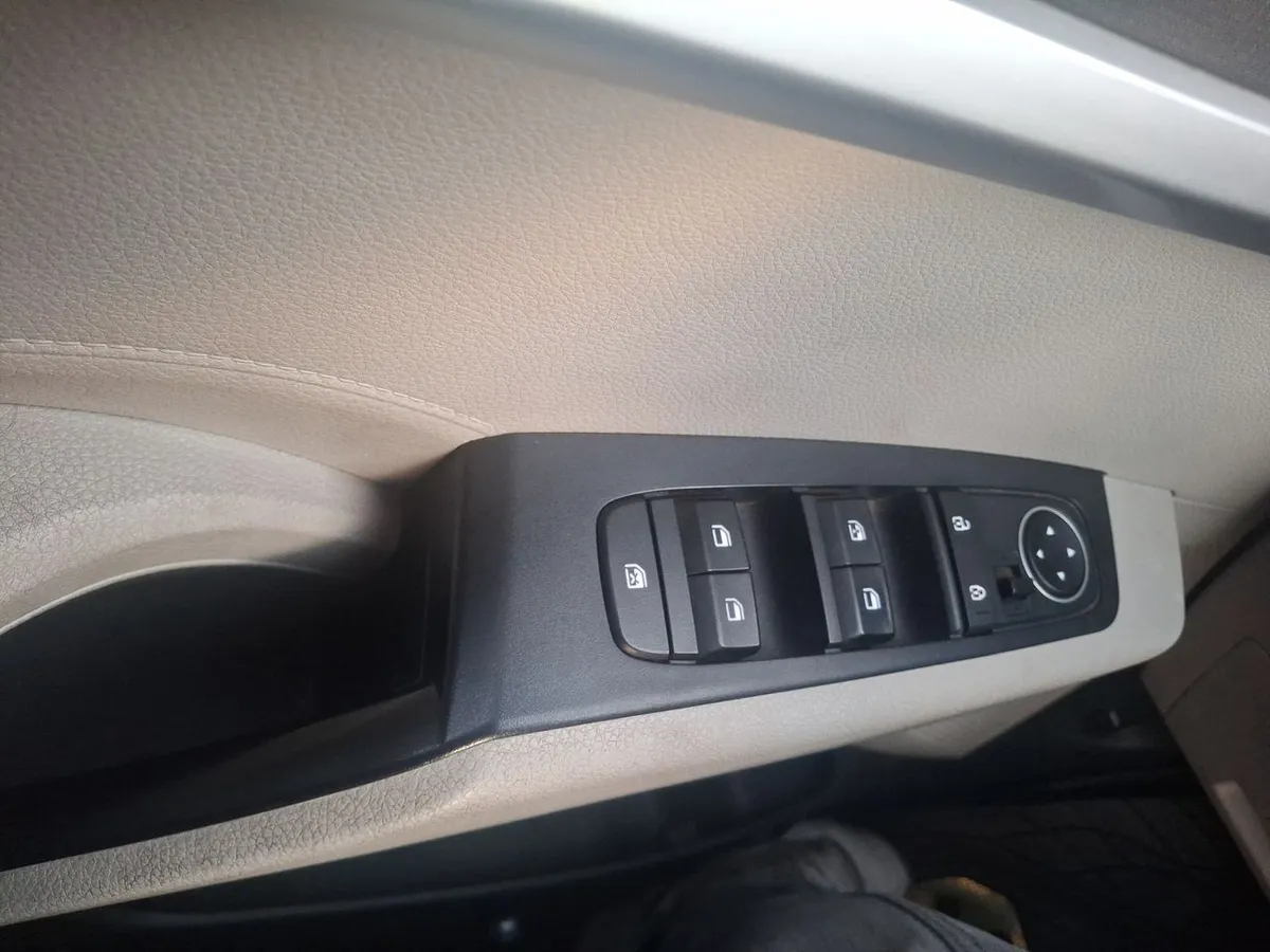 Kia Carens 1.4l Ex Turbo-Gdi Full 4x2 7dct At 5p año 2022