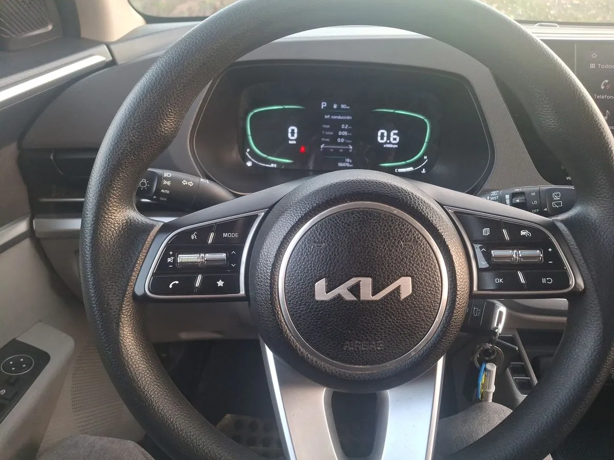 Kia Carens 1.4l Ex Turbo-Gdi Full 4x2 7dct At 5p año 2022