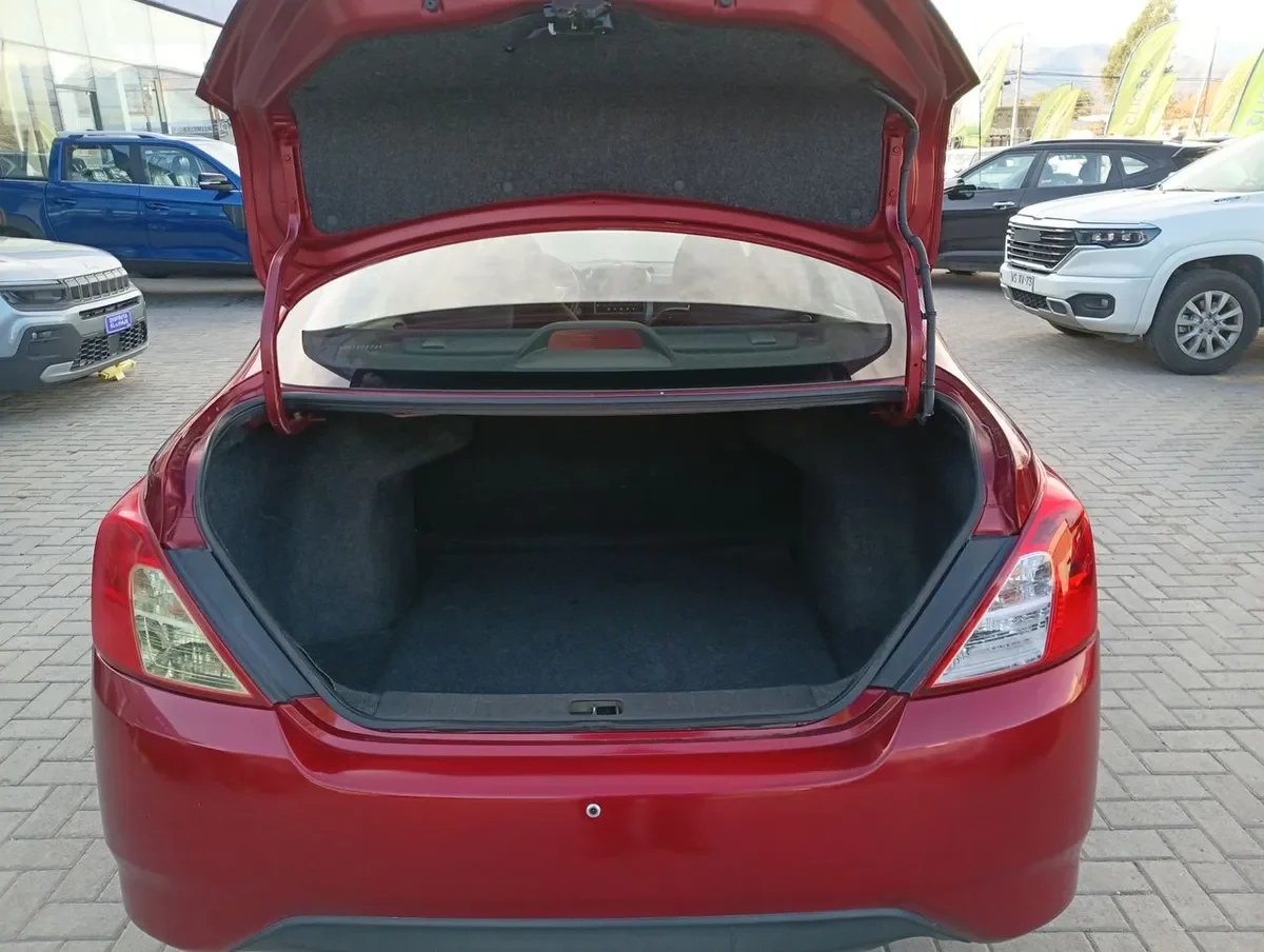 Nissan Versa 1.6 Sense 4x2 Mt 4p año 2021