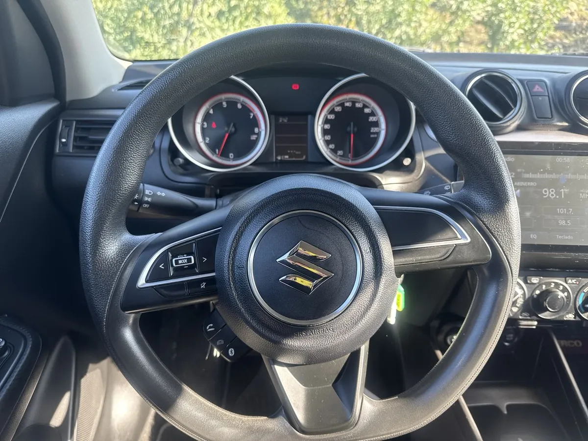 Suzuki Swift 1.2 Gl 4x2 Hb Mt 5p año 2024