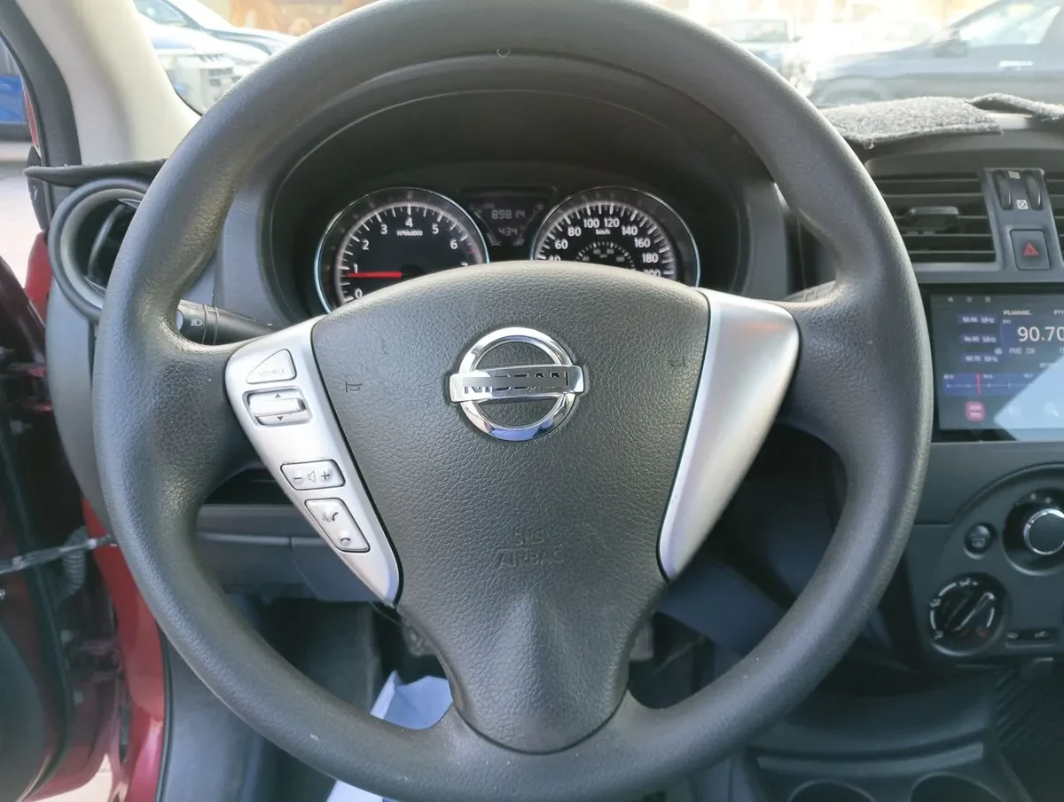 Nissan Versa 1.6 Sense 4x2 Mt 4p año 2021