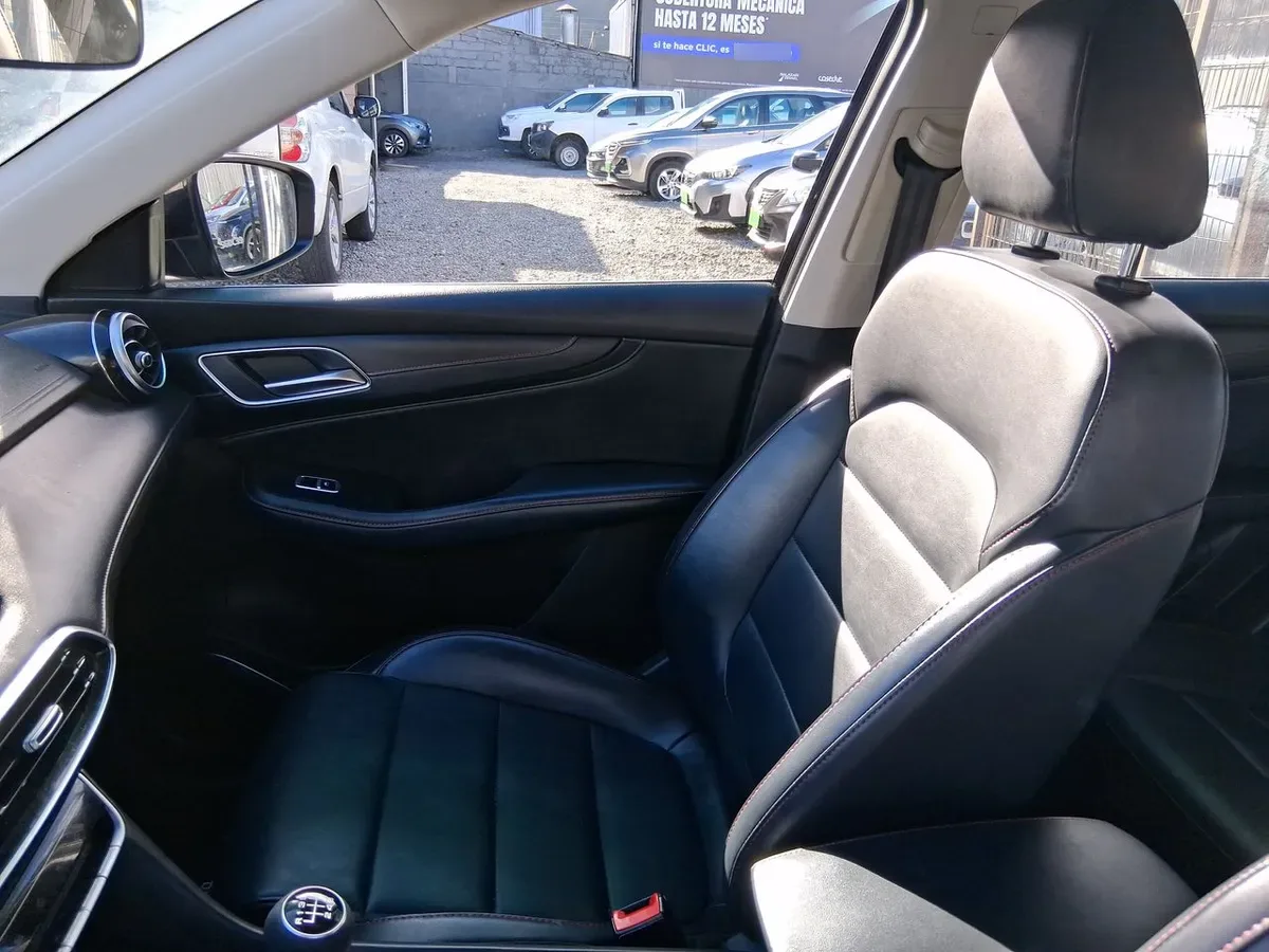 MG Hs 1.5t Comfort 2wd Mt 5p año 2023