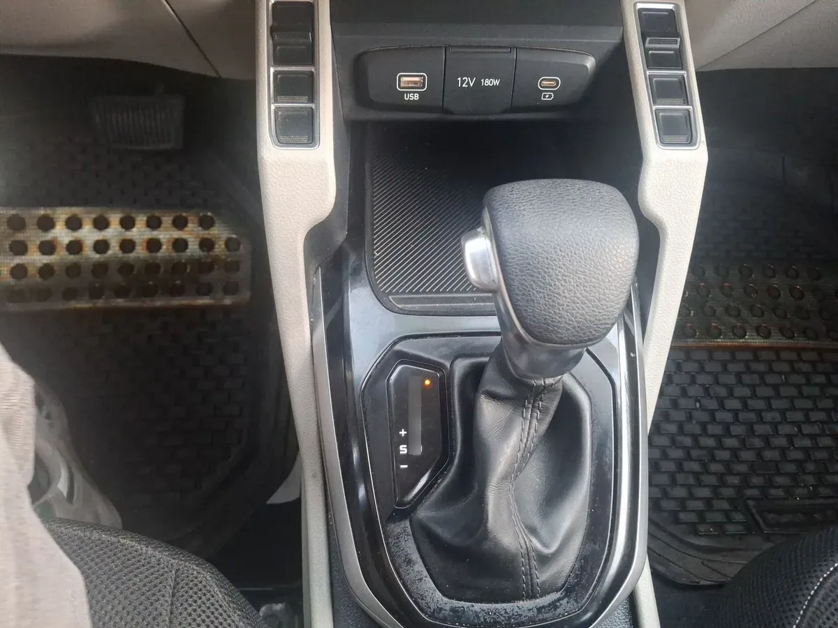 Kia Carens 1.4l Ex Turbo-Gdi Full 4x2 7dct At 5p año 2022