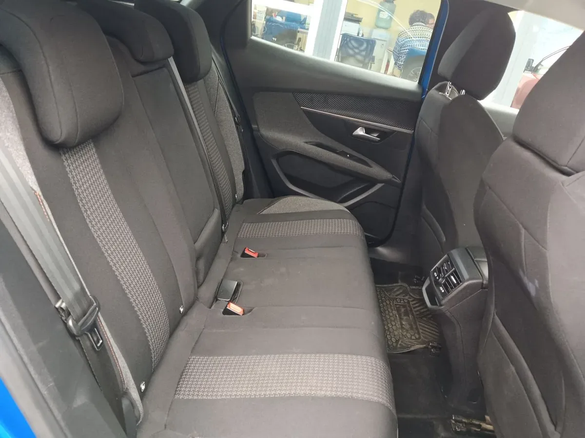 Peugeot 3008 1.2 Active Puretech 4x2 130 Mt6 5p año 2021