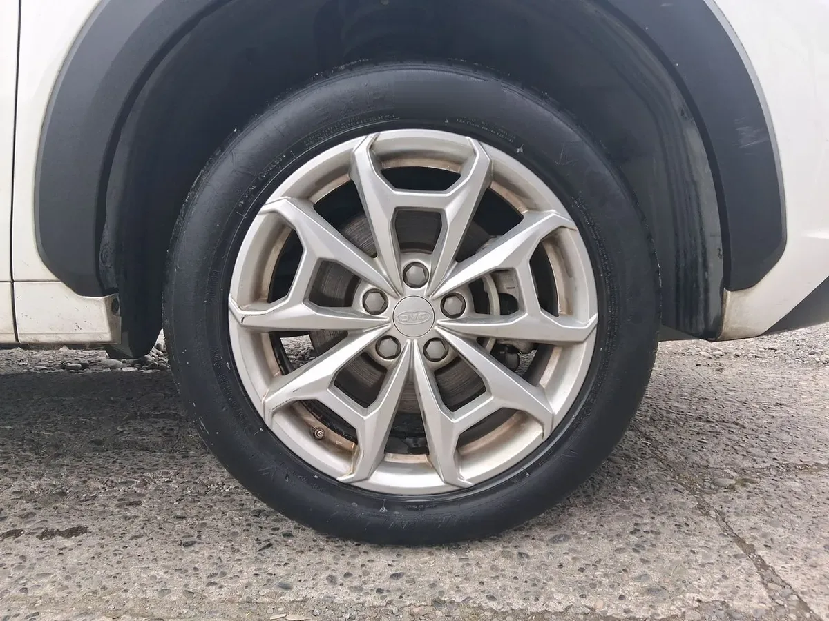JAC Js8 1.5 Comfort Ce 4x2 6mt 5p año 2023