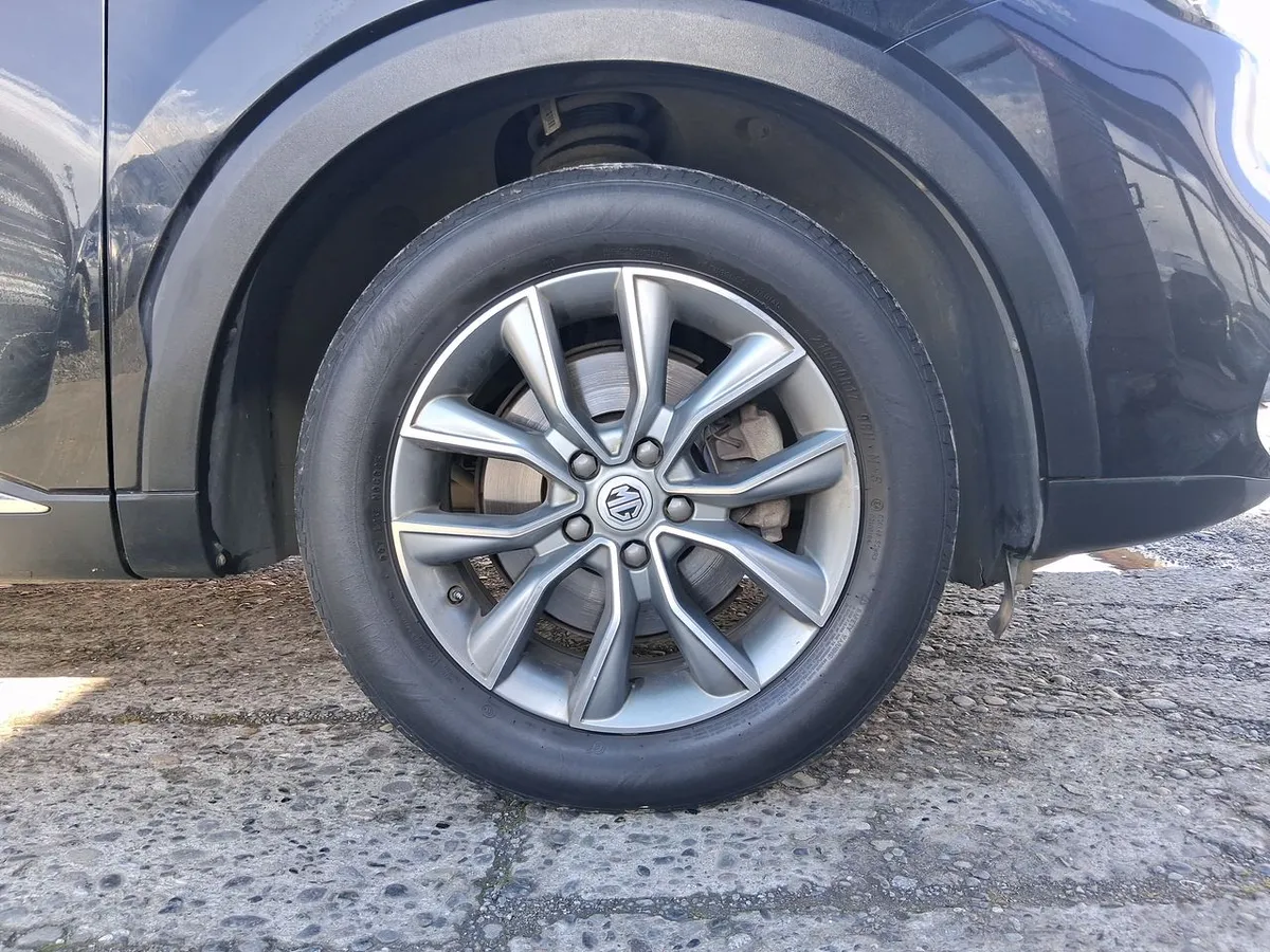 MG Hs 1.5t Comfort 2wd Mt 5p año 2023