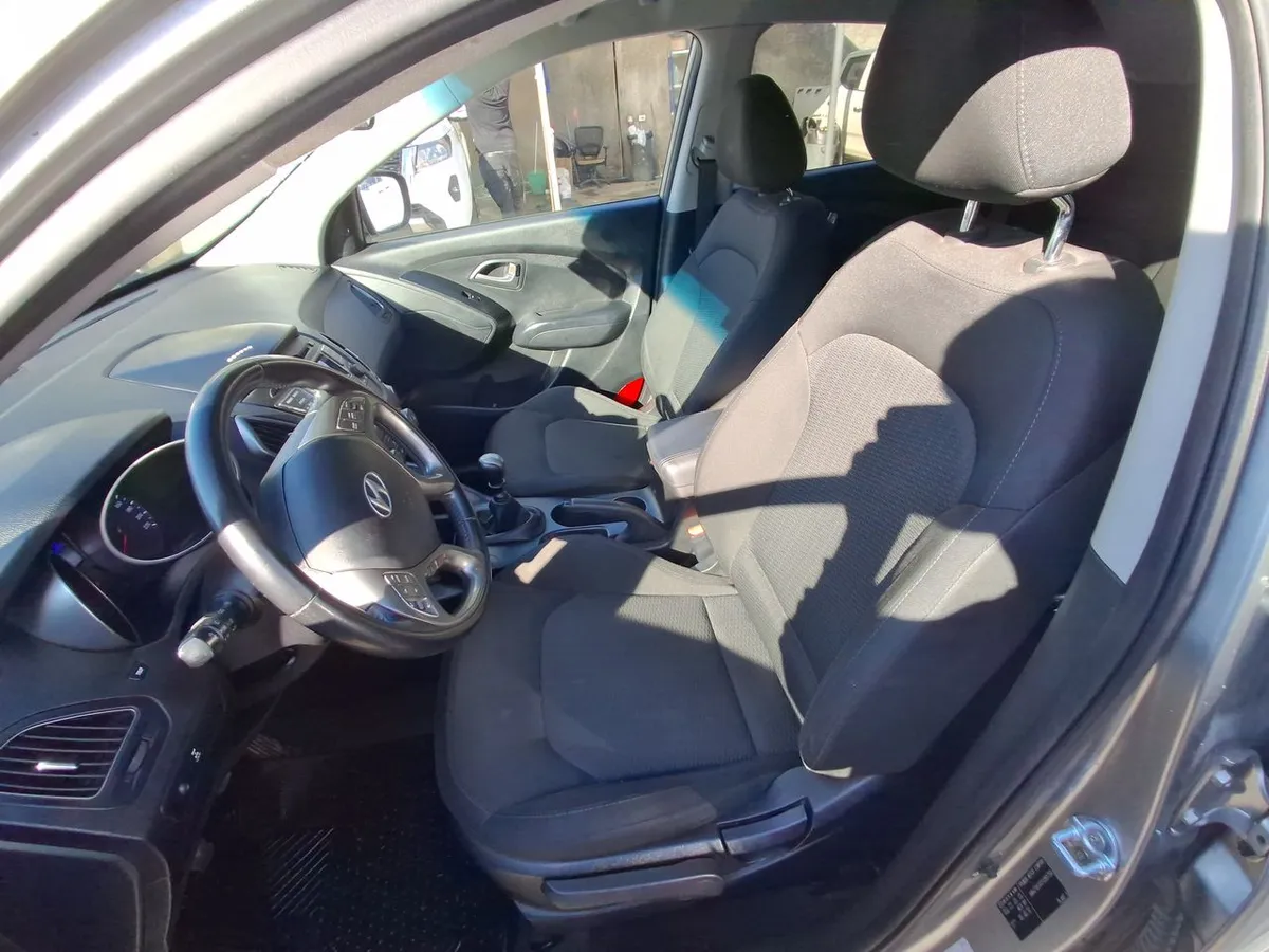 Hyundai Tucson 2.0 Gl Crdi Diesel 4wd Lm Pe At 5p año 2016