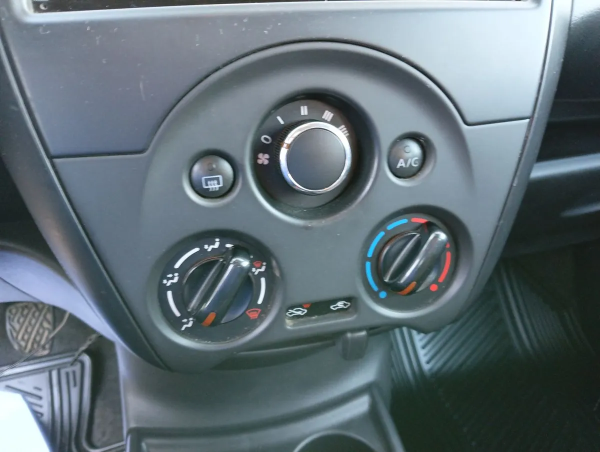 Nissan Versa 1.6 Sense 4x2 Mt 4p año 2021