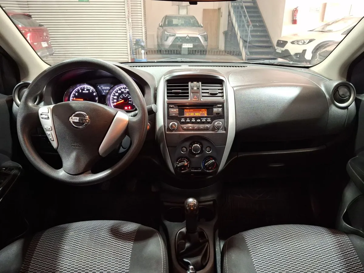 Nissan Versa 1.6 Sense Mt 4p año 2017