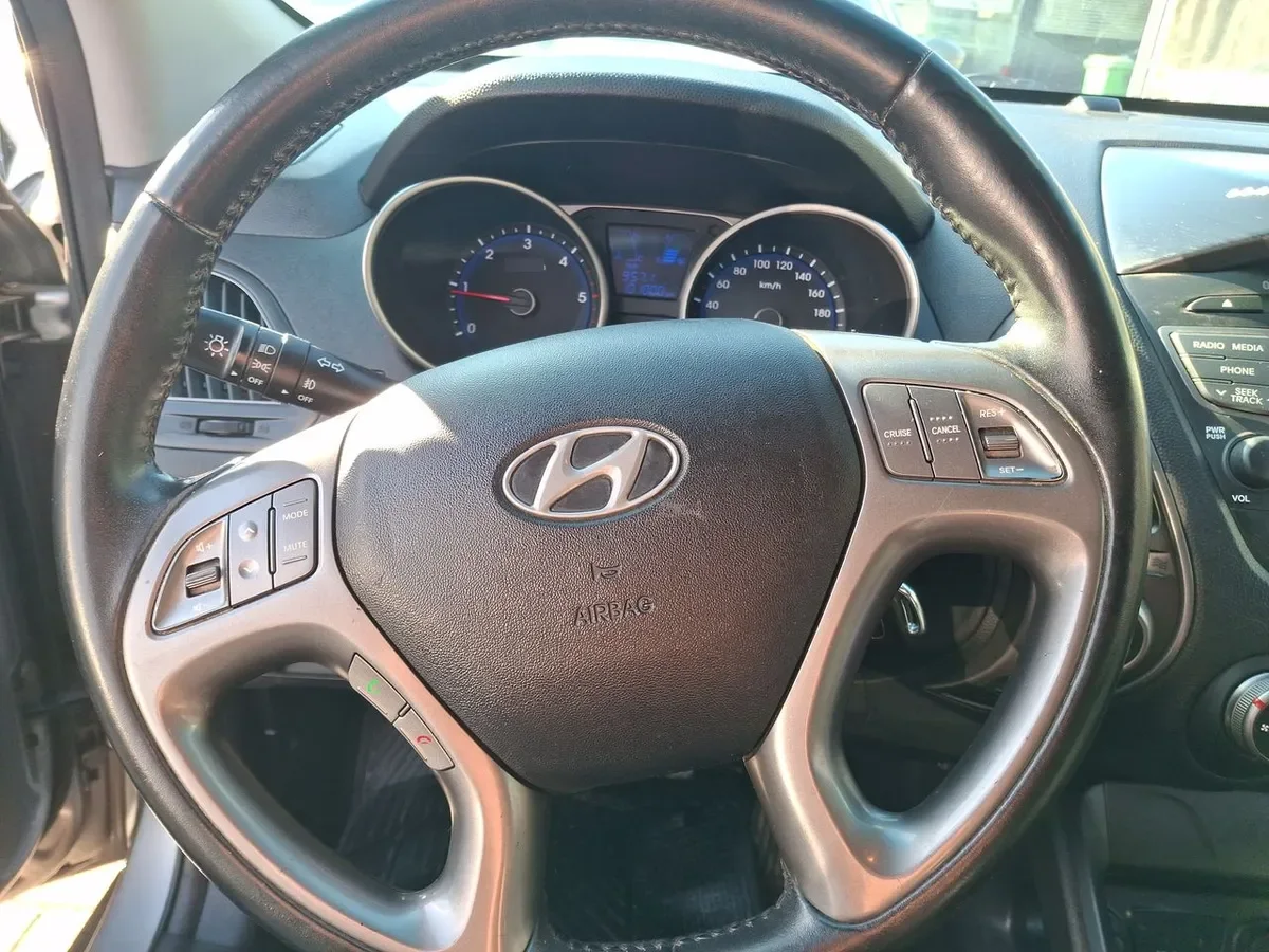 Hyundai Tucson 2.0 Gl Crdi Diesel 4wd Lm Pe At 5p año 2016