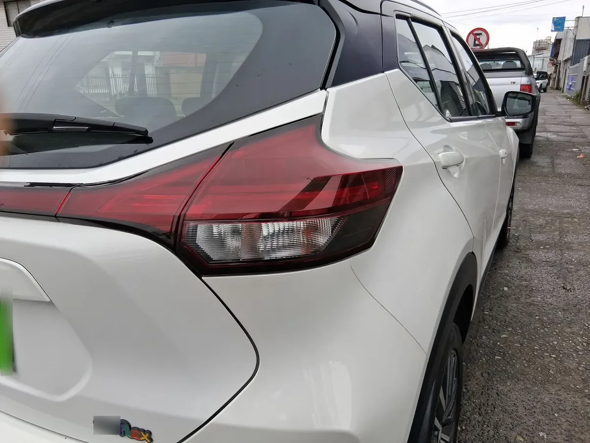 Nissan Kicks 1.6 Exclusive 4x2 Cvt At 5p año 2023