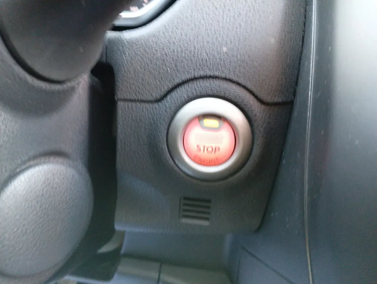Nissan Versa 1.6 Sense 4x2 Mt 4p año 2021