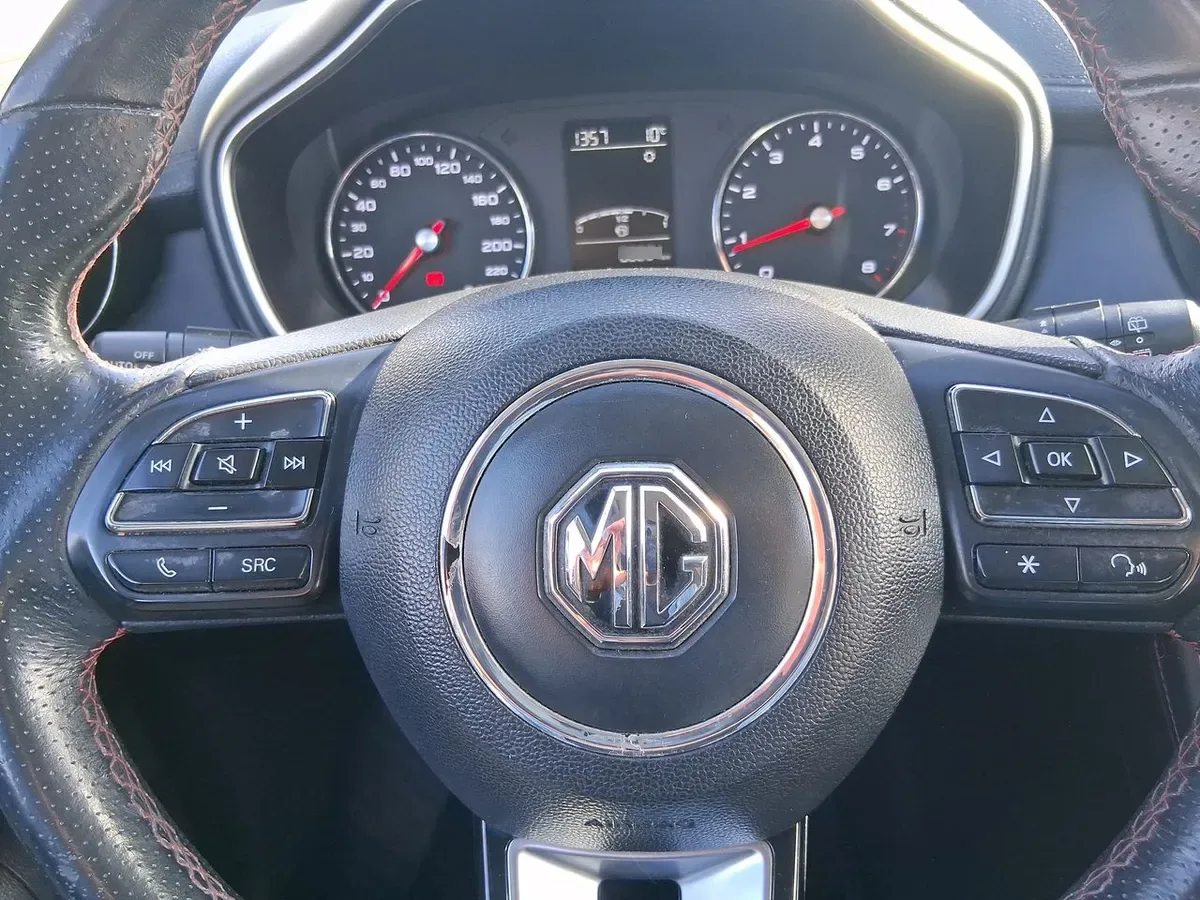 MG Hs 1.5t Comfort 2wd Mt 5p año 2023