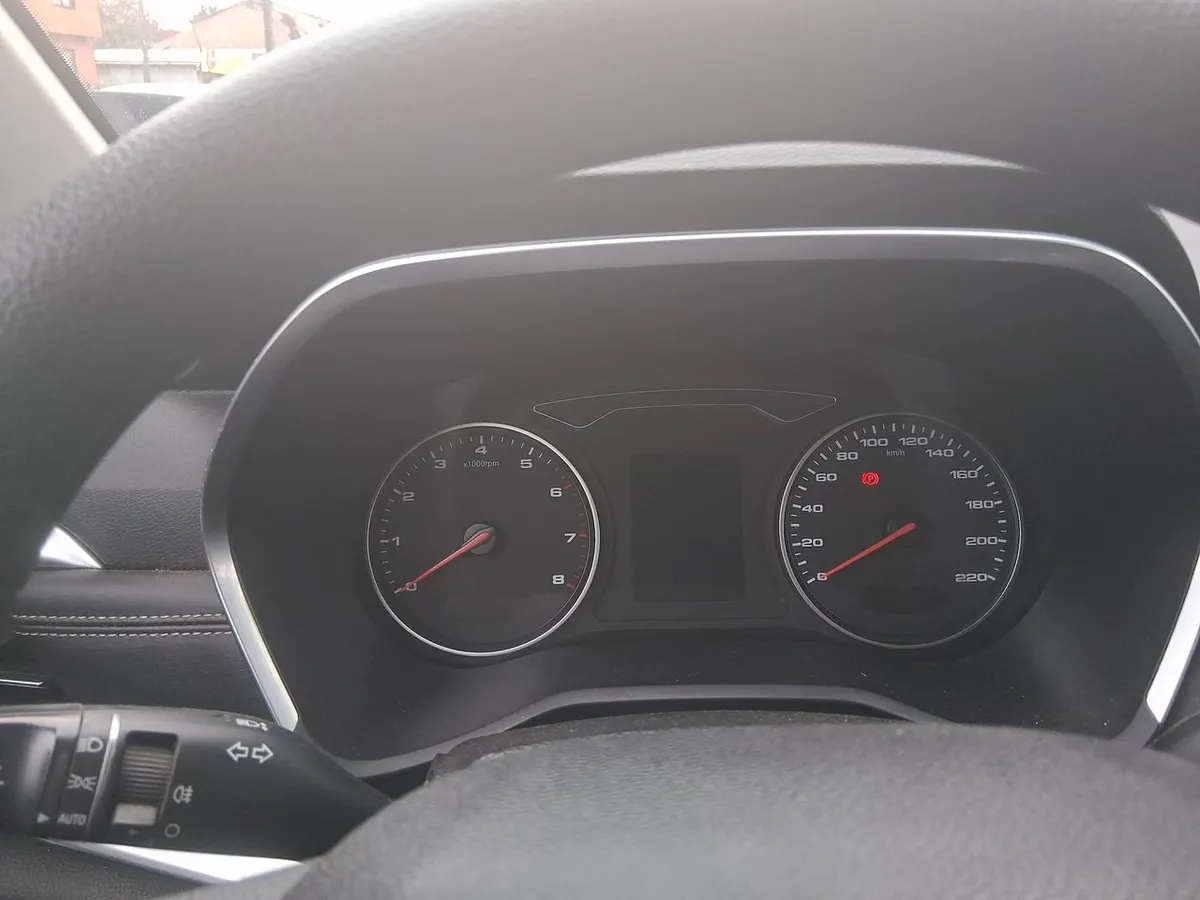 JAC Js8 1.5 Comfort Ce 4x2 6mt 5p año 2023