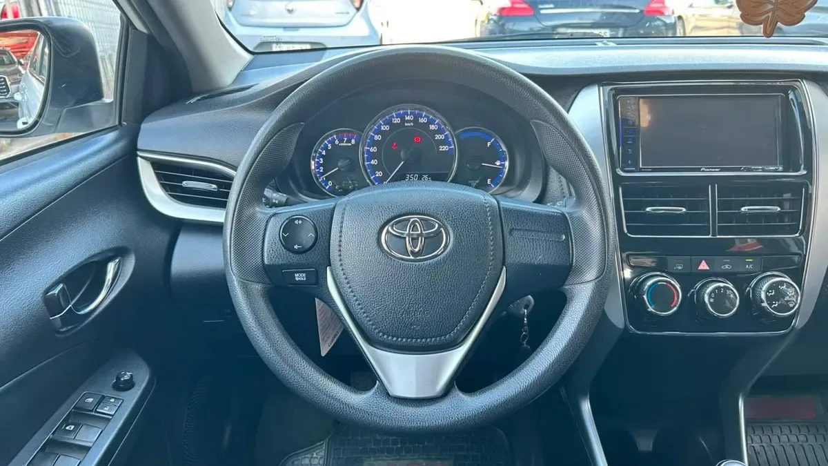 Toyota Yaris Gli 1.5 año 2019