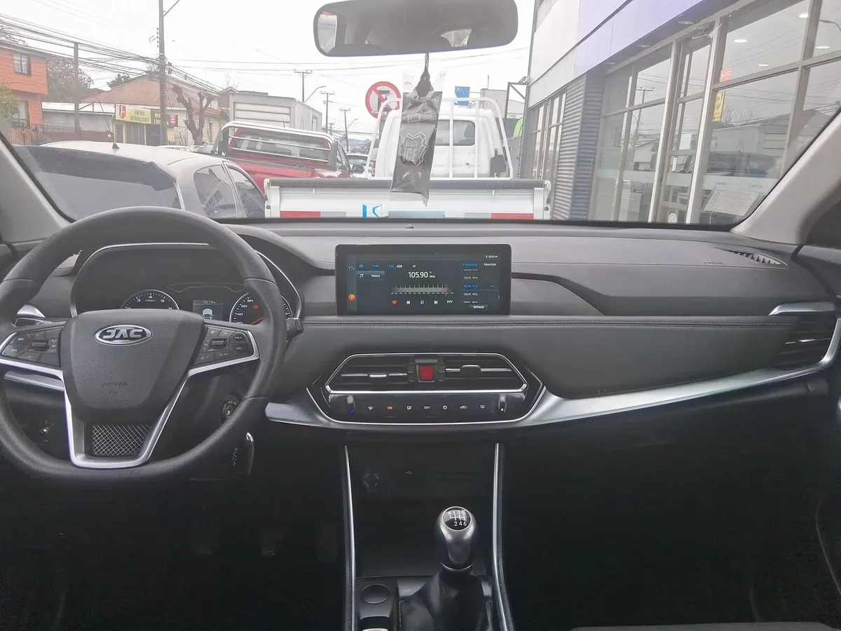 JAC Js8 1.5 Comfort Ce 4x2 6mt 5p año 2023