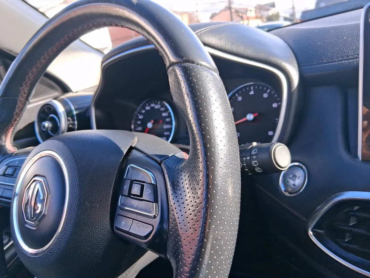 MG Hs 1.5t Comfort 2wd Mt 5p año 2023