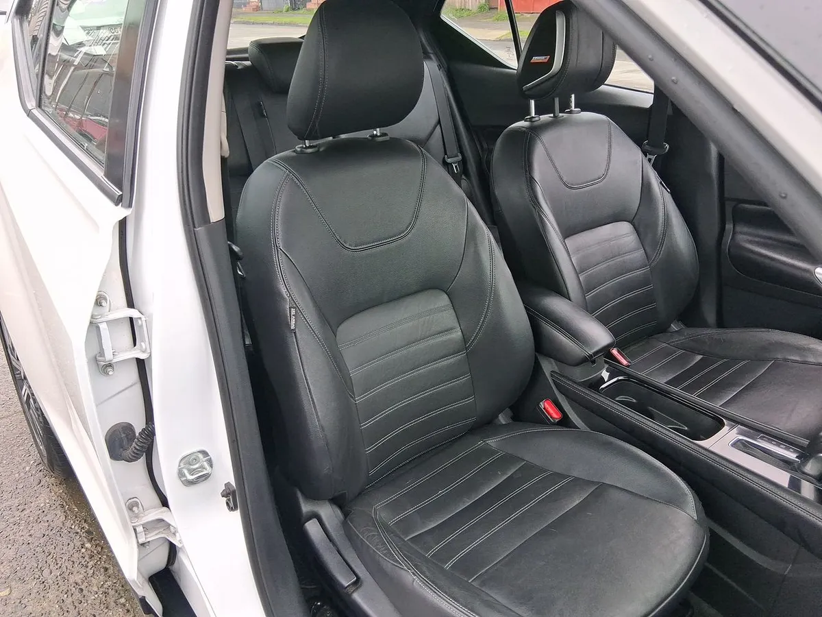 Nissan Kicks 1.6 Exclusive 4x2 Cvt At 5p año 2023