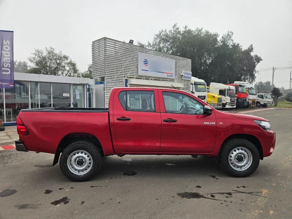 Toyota Hilux Dc 4x4 2.4 D Dx Mt año 2023