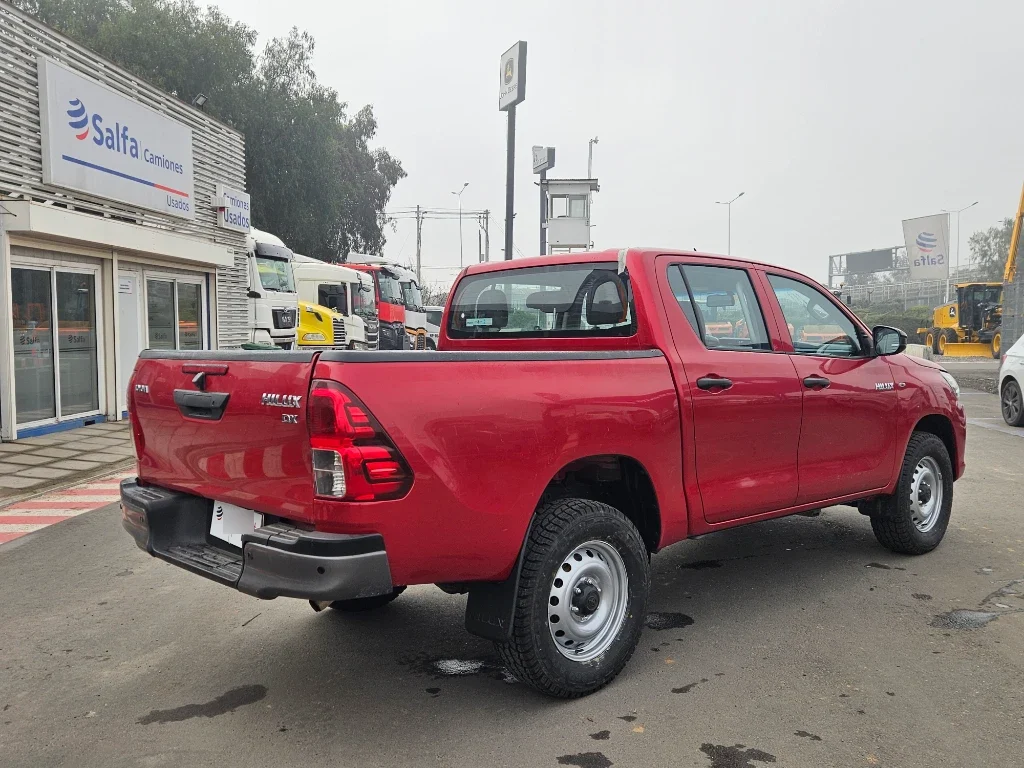 Toyota Hilux Dc 4x4 2.4 D Dx Mt año 2023