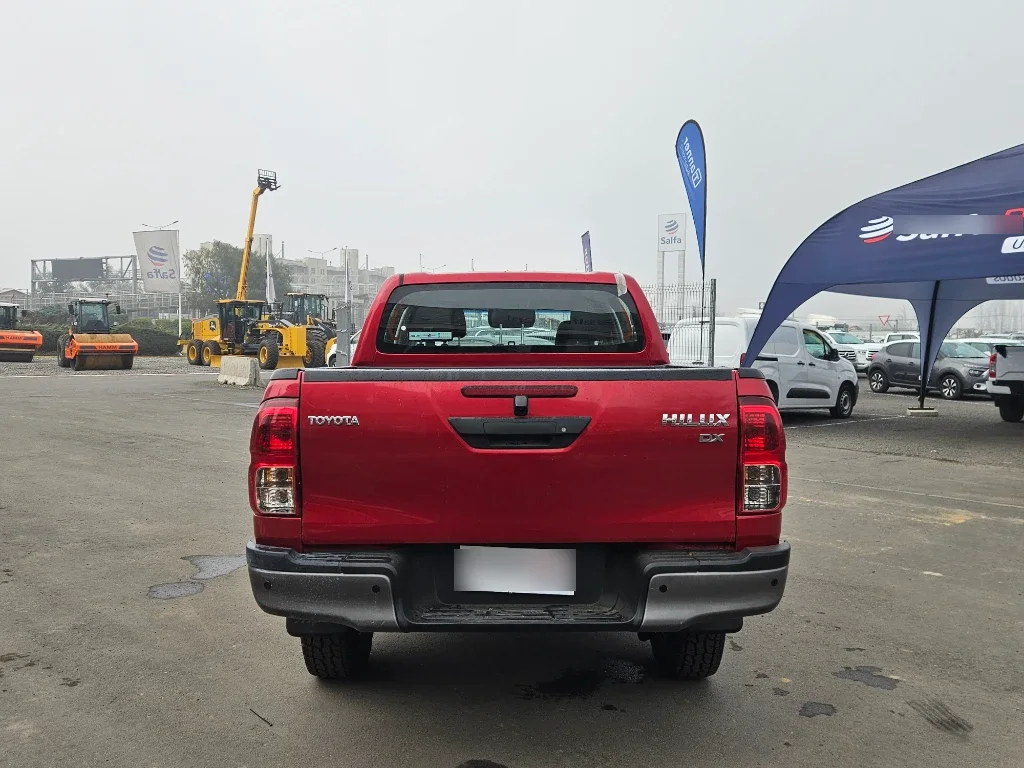 Toyota Hilux Dc 4x4 2.4 D Dx Mt año 2023
