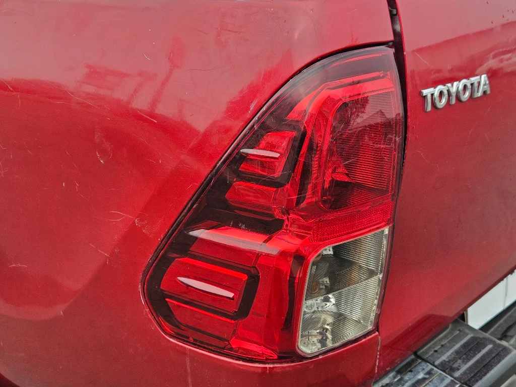 Toyota Hilux Dc 4x4 2.4 D Dx Mt año 2023