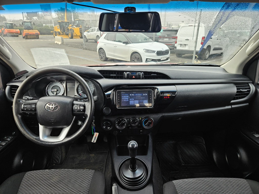 Toyota Hilux Dc 4x4 2.4 D Dx Mt año 2023