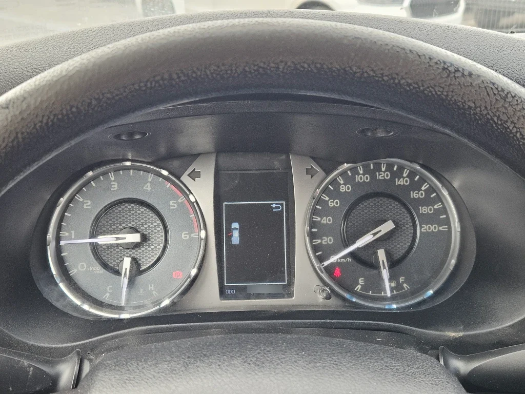 Toyota Hilux Dc 4x4 2.4 D Dx Mt año 2023