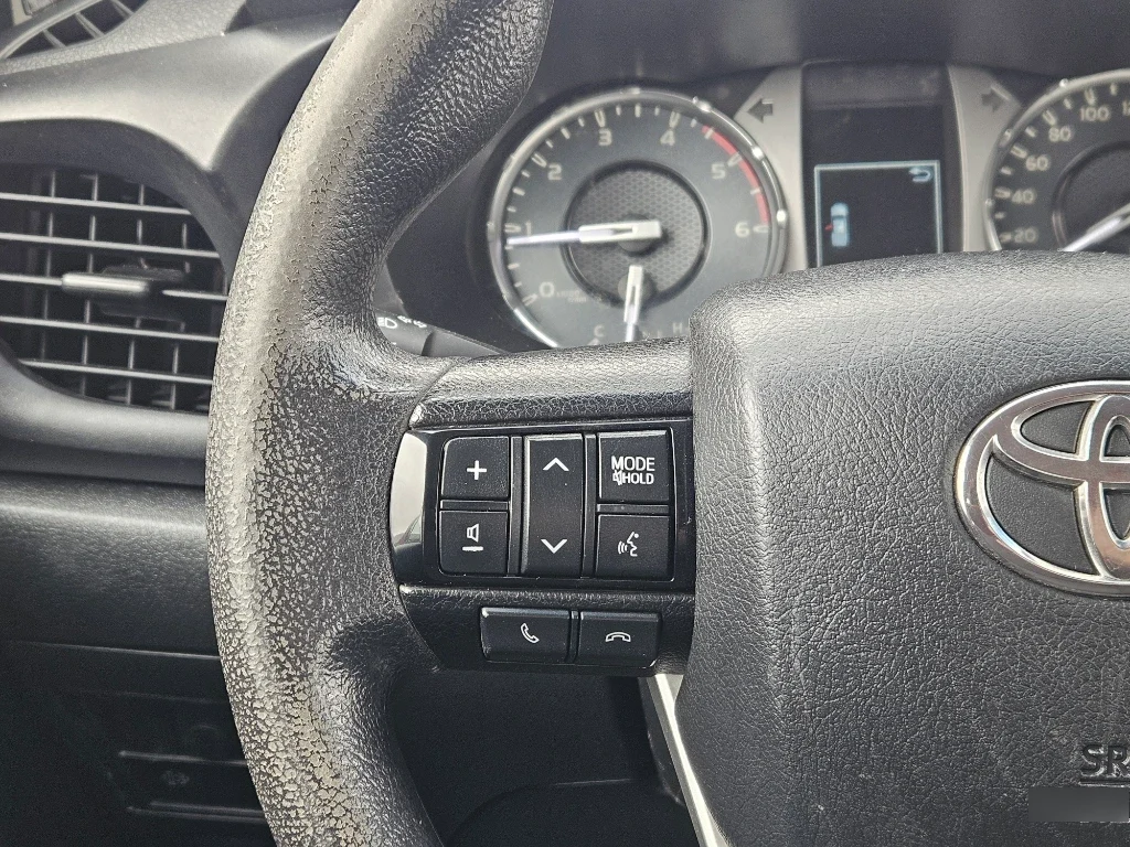 Toyota Hilux Dc 4x4 2.4 D Dx Mt año 2023