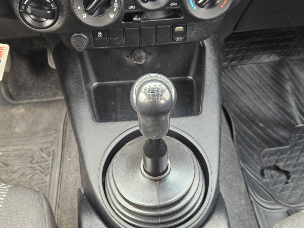 Toyota Hilux Dc 4x4 2.4 D Dx Mt año 2023