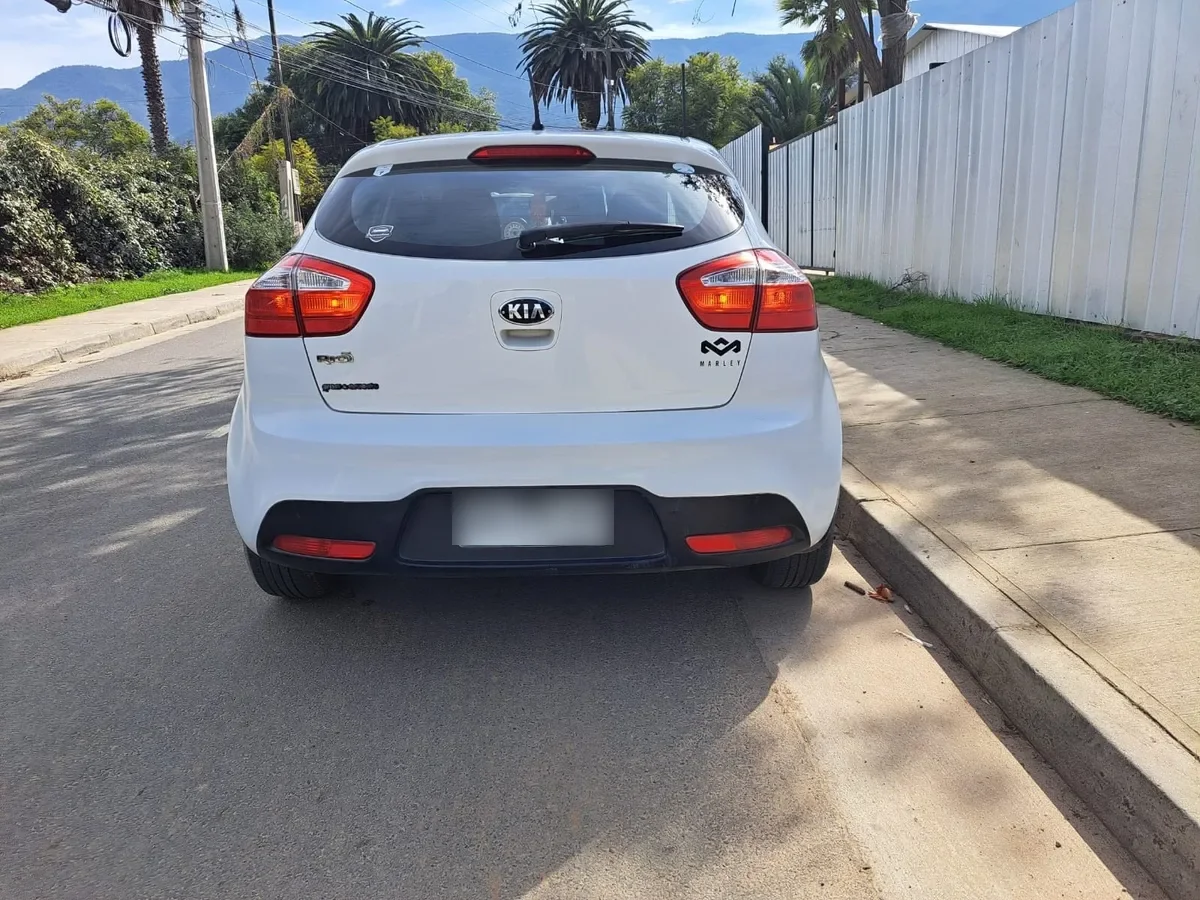 KIA MOTORS RIO 5 1.4 Ex Ac Dab Abs At año 2015